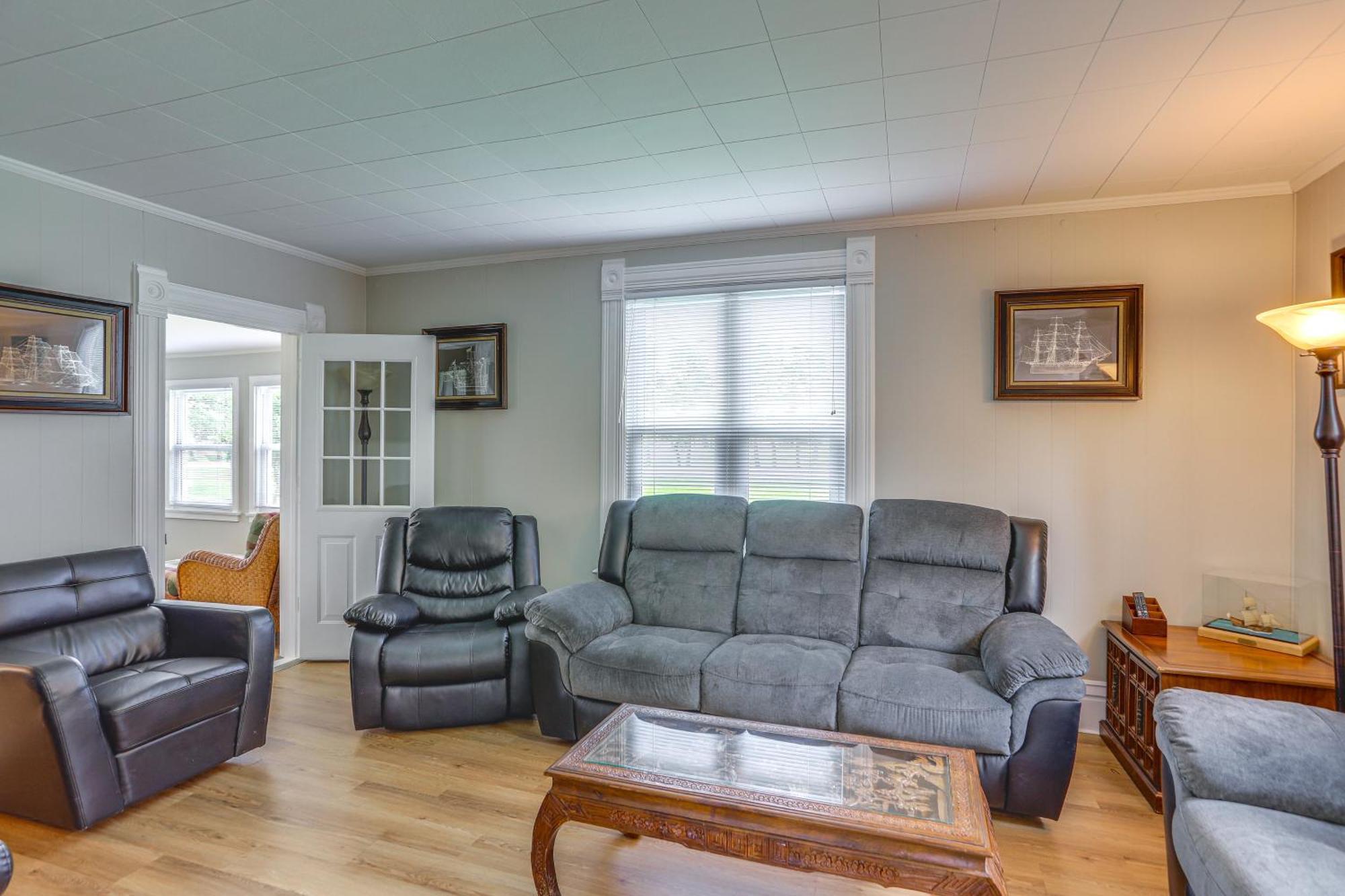 Welcoming Port Clinton Vacation Rental! Exterior photo